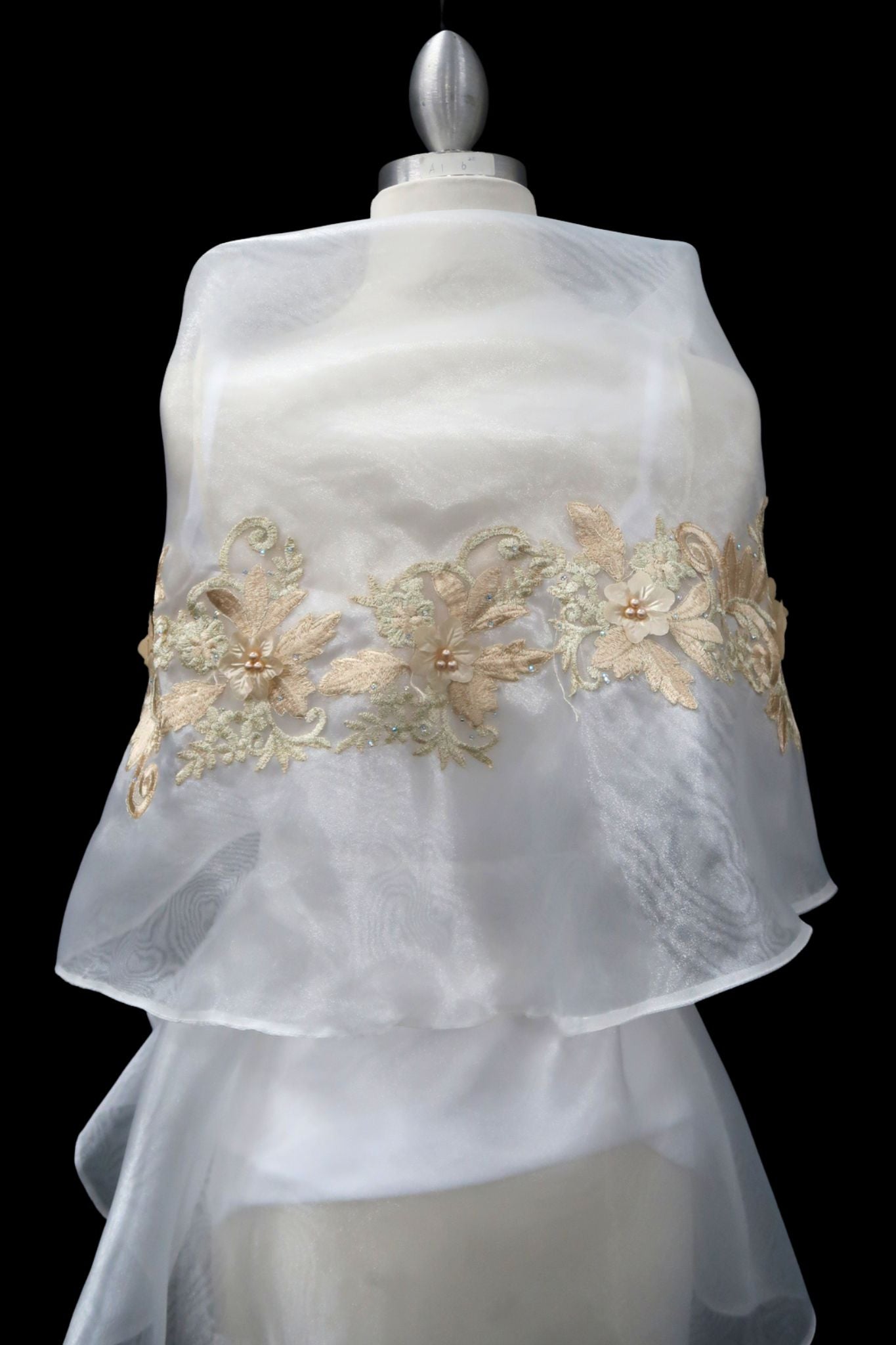Lace Applique Panuelo - Ivory & Beige
